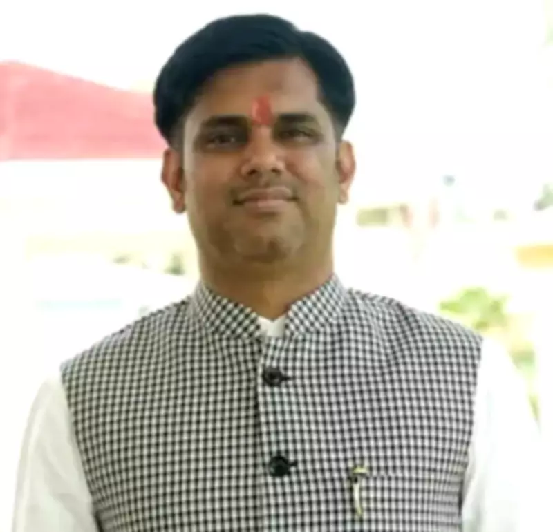 Ayodhya’s ‘Blood Man’ Ashish Pandey Donates Blood 52 Times, Organizes 300+ Camps