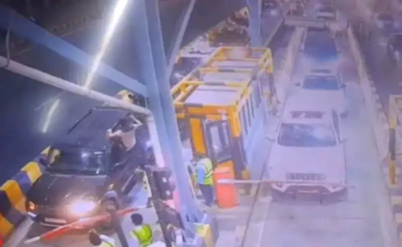 Chaos at Noida Toll Plaza: History-Sheeter's Convoy Injures Employee, Avoids Tolls