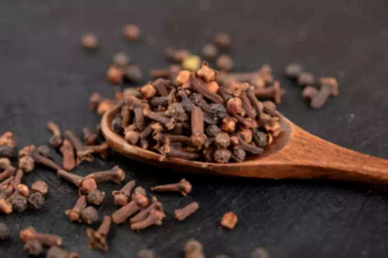 Clove Water for Digestion: Herbal Drinks for Gut Health and Relief from Constipation
