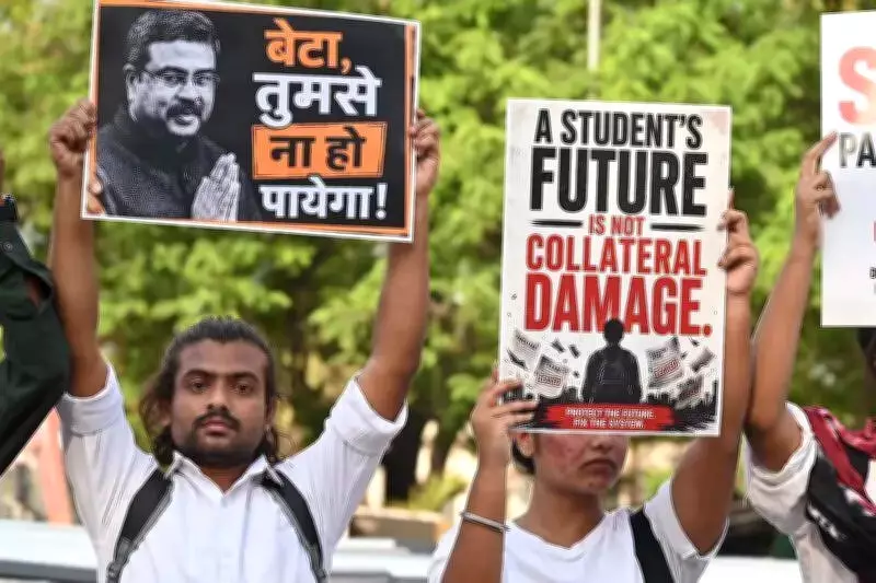 Cockroach Janta Party Protests in Nagpur Over Paper Leaks