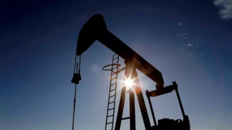 Crude Oil Falls 2% in Futures Trade Amid Weak Global Cues