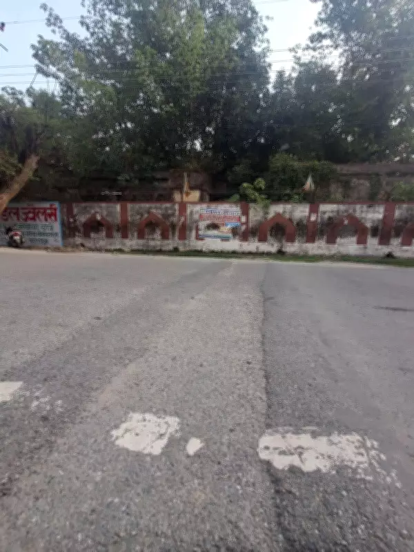Dehradun Residents Allege Unmarked Speed Breakers, Open Manholes Cause Daily Injuries