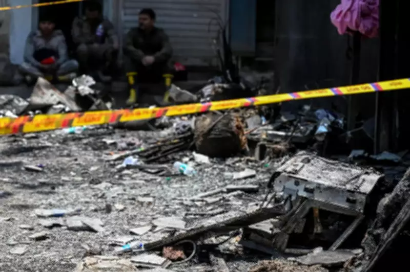 Delhi Firefighters Battle Traffic and Narrow Lanes to Reach Hauz Rani Blaze