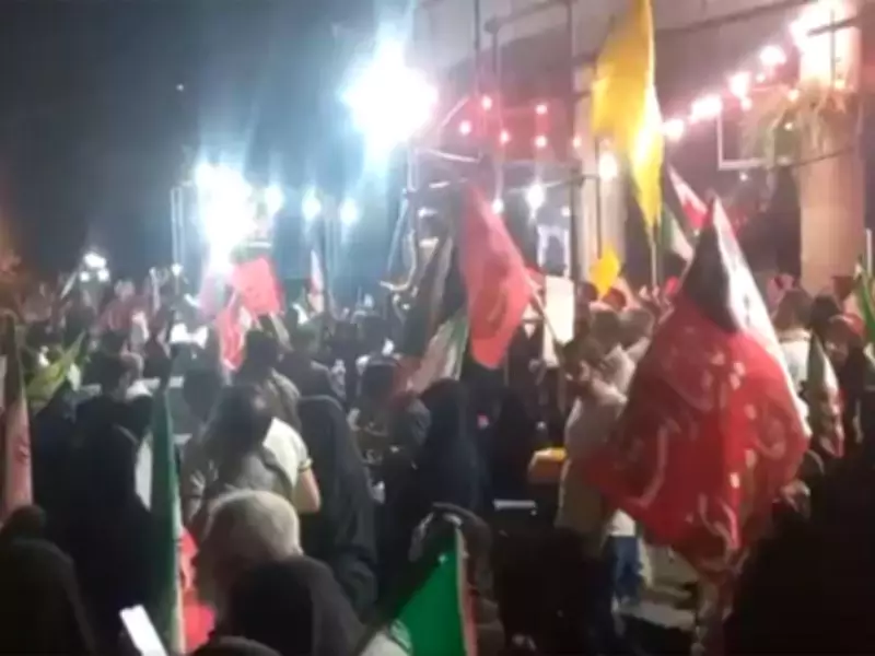 Dozens Protest Iran Peace Deal with US Outside Foreign Ministry in Mashhad