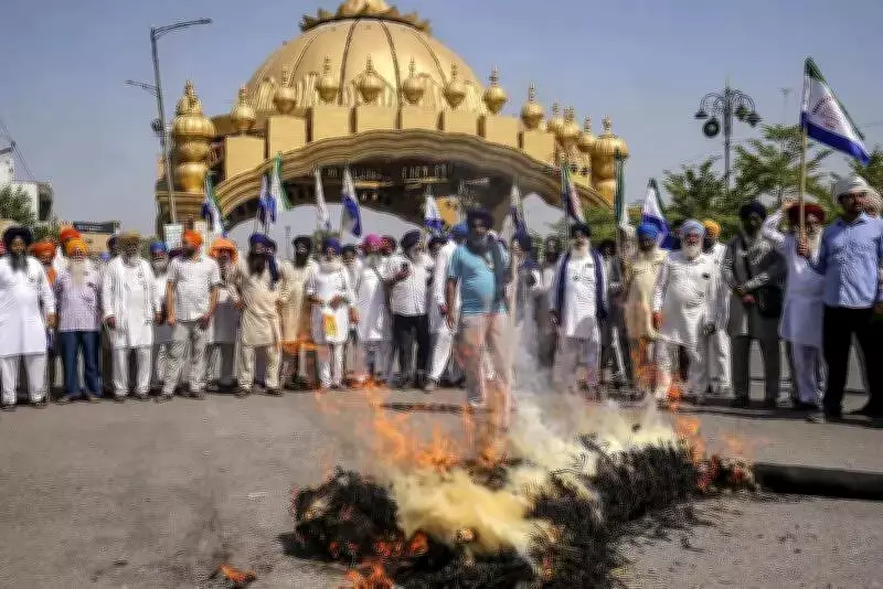 Farmers Protest Across States Against Urea Shortage and Rising Costs