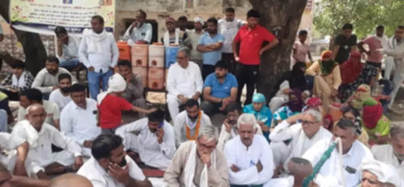 Father ends dharna after assurance of meeting with CBI in Manisha murder case