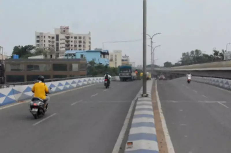 Gas Leak on Taratala Flyover Causes Traffic Suspension in Kolkata