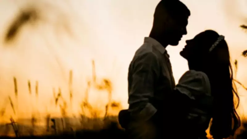 Gen Z's New Dating Trend 'Wildflowering' Ditches Rules for Natural Romance
