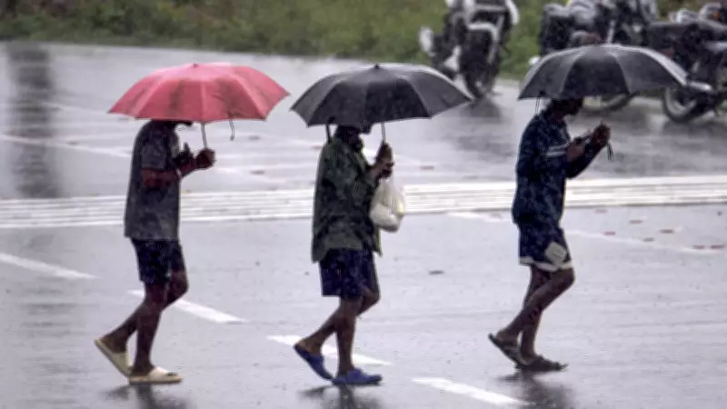 Heavy Rain Lashes Delhi-NCR, Brings Relief from Heat; Yellow Alert Till June 6