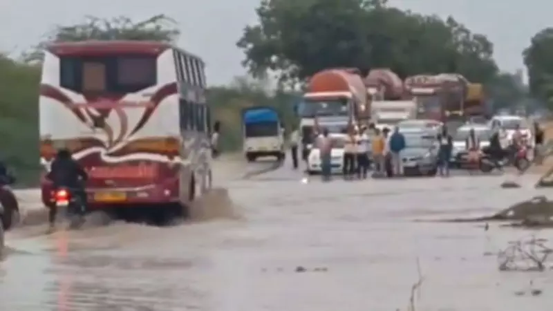 Heavy Rains Paralyze Life in Andhra's Kurnool, Nandyal Districts