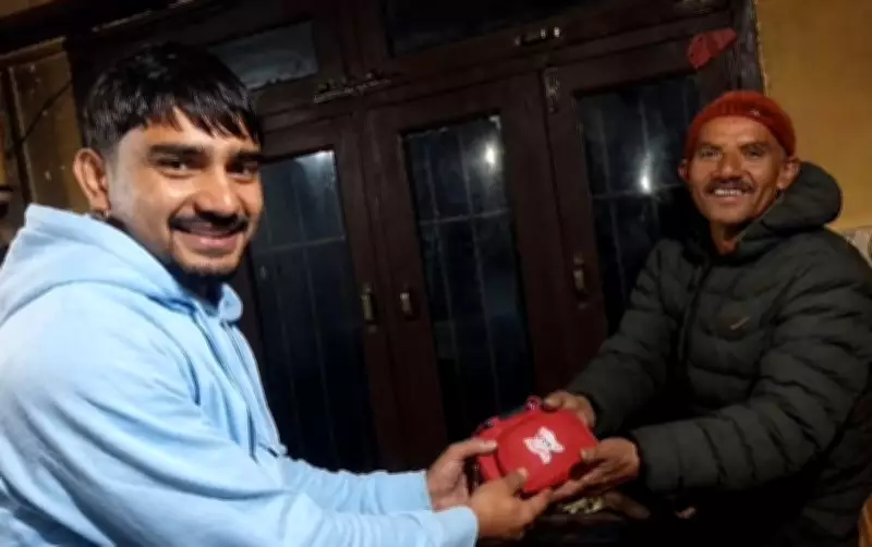 Himachal Priest Returns Purse with Rs 5 Lakh Gold, Cash After Three-Day Search