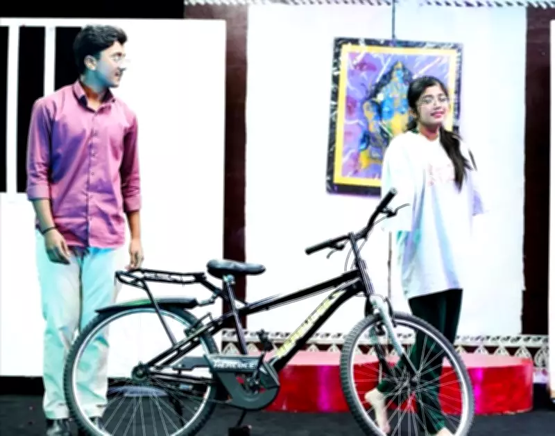 Hindi Play 'Aisi Hoti Hain Ladkiyan' Gets Standing Ovation in Patiala