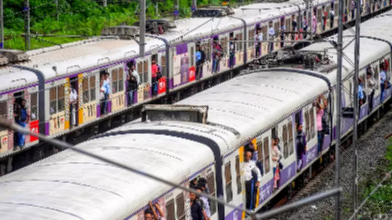 Hindu Janajagruti Samiti Alleges Conversion Ads in Mumbai Local Trains