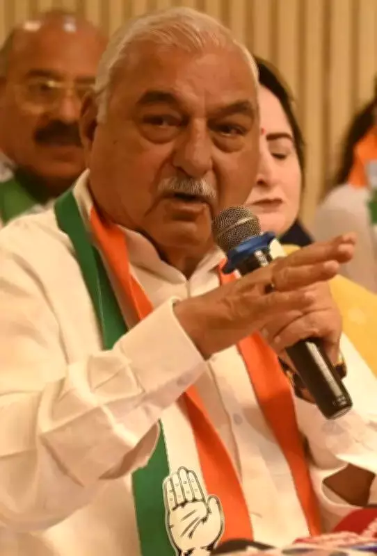 Hooda accuses Haryana govt of burdening farmers with fertiliser price hike