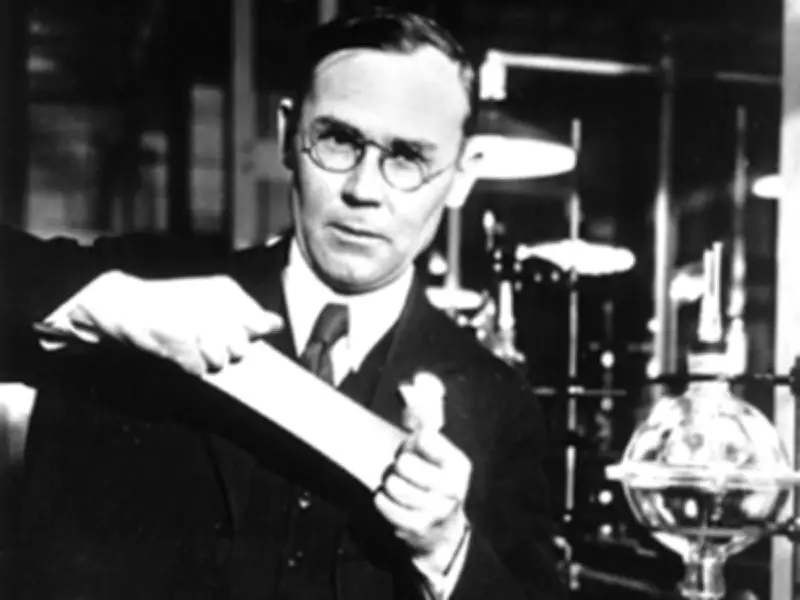 How a Sticky Lab Mistake in 1930 Led to the Invention of Nylon