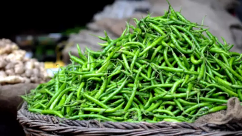 How to Keep Green Chilies Fresh in Fridge: Expert Tips and Hacks