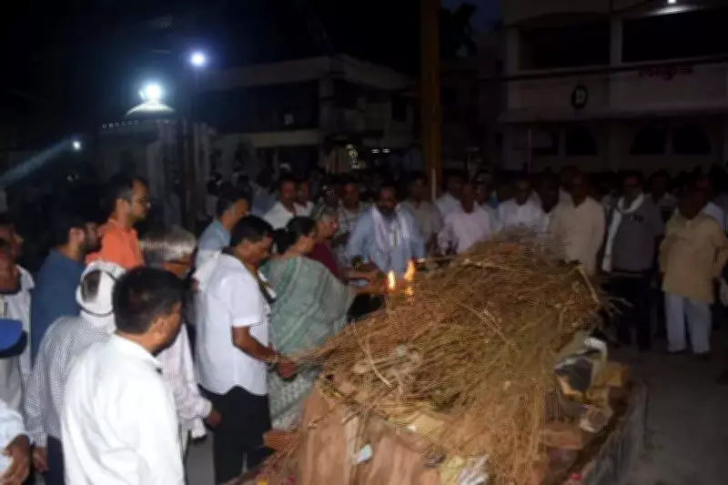 Hundreds Bid Emotional Farewell to Veteran Leader Prof BT Deshmukh in Amravati