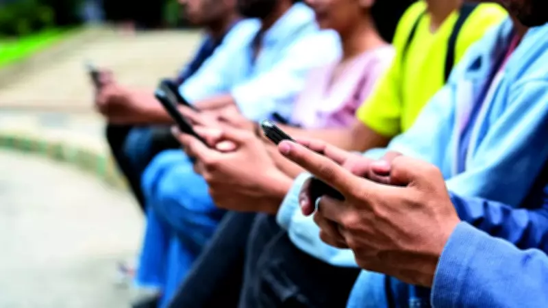 India's Digital Divide: 95% Own Phones, Only 39.7% Use Internet