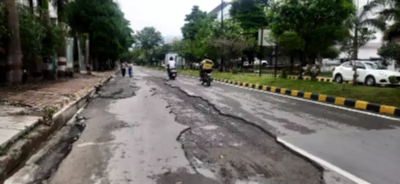 IT Park in Dehradun faces safety risks from open drains, manholes, illegal parking