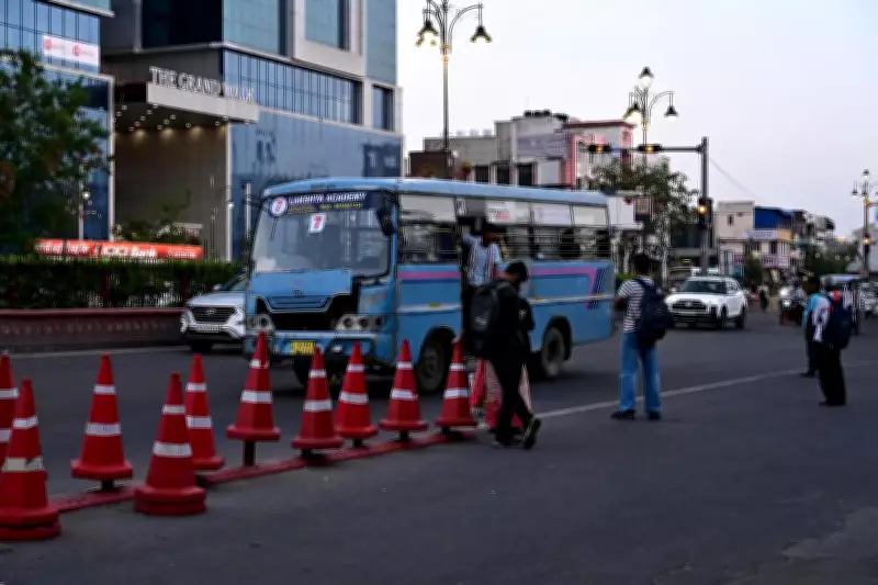 Jaipur's Deteriorating Mini Buses Raise Safety and Pollution Concerns