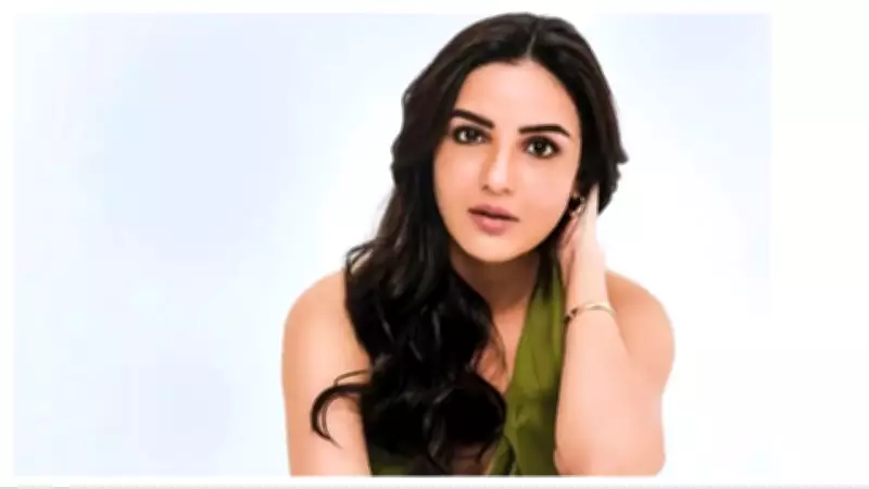 Jasmin Bhasin and Aly Goni on Living Together, Wedding Plans, and Career