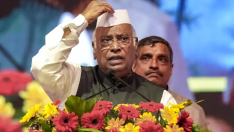Kharge Loses Cool at Party Workers Over DKS Chants in Bengaluru