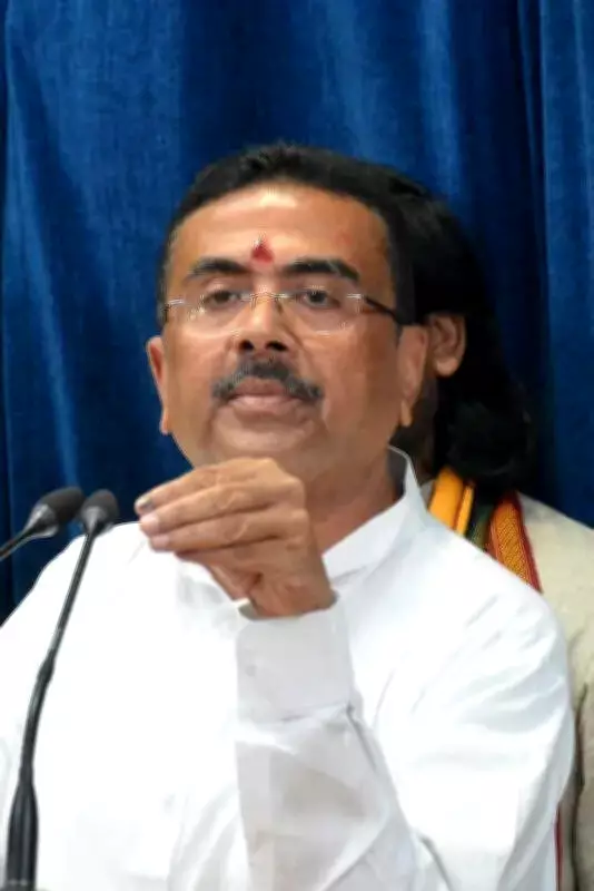 Kolkata CM Adhikari Urges Public Not to Take Law into Own Hands After MP Attacked