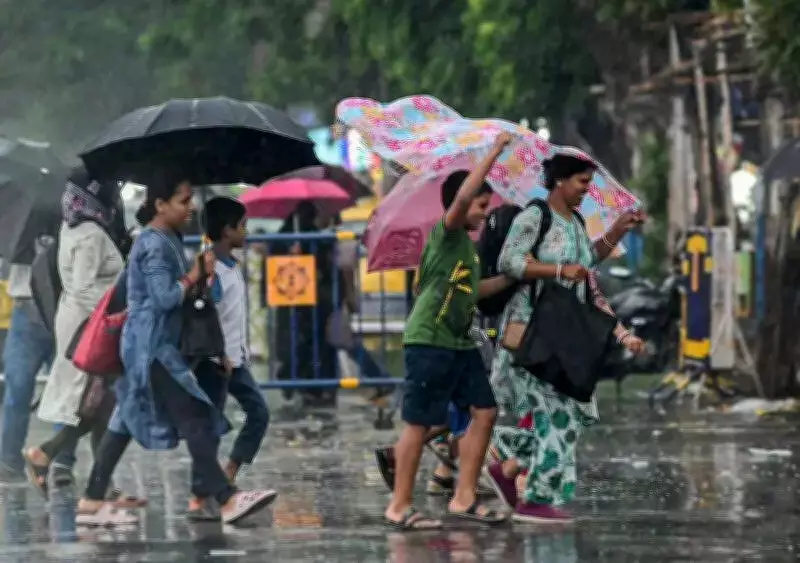 Kolkata Squall Brings Sharp Temperature Drop, Relief Short-Lived