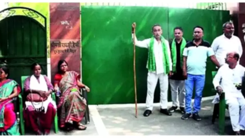 Lalu Family Returns Security Personnel, RJD Workers Guard Rabri's Patna Home