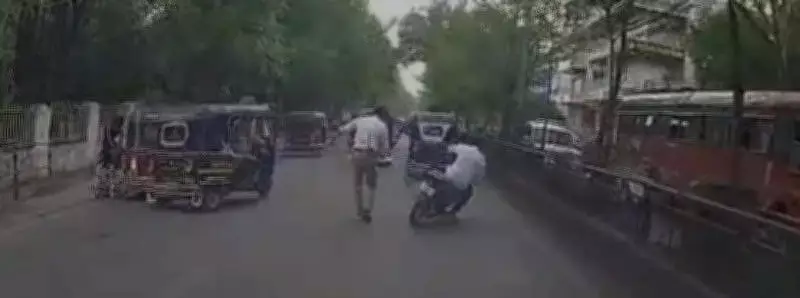 Latur Traffic Cop Suspended for Pushing Motorcyclist During Check