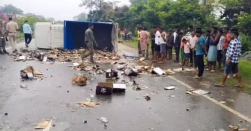 Liquor-Laden Van Overturns in Jharkhand, Villagers Loot Bottles