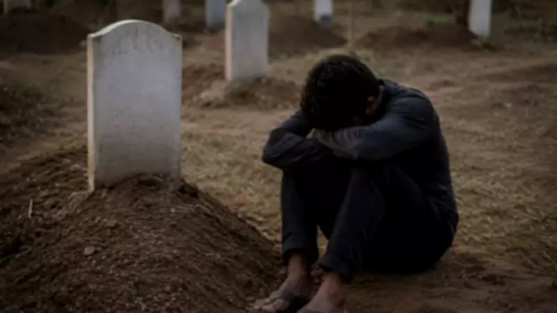 Man Dies of Grief Beside Graves of Wife and Son in UP's Mahoba