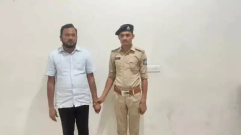 Man Posing as FCI Director Arrested for Job Fraud in Gujarat
