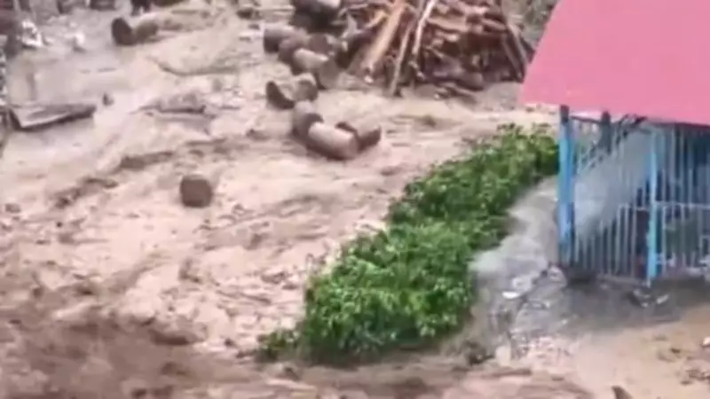Massive Cloudburst in North Kashmir's Bandipora Damages Dozens of Houses