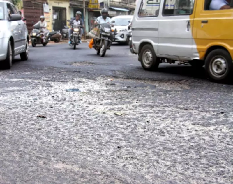 Massive Pothole Disrupts Traffic at Madurai's Busy Yanaikkal Junction for Five Months