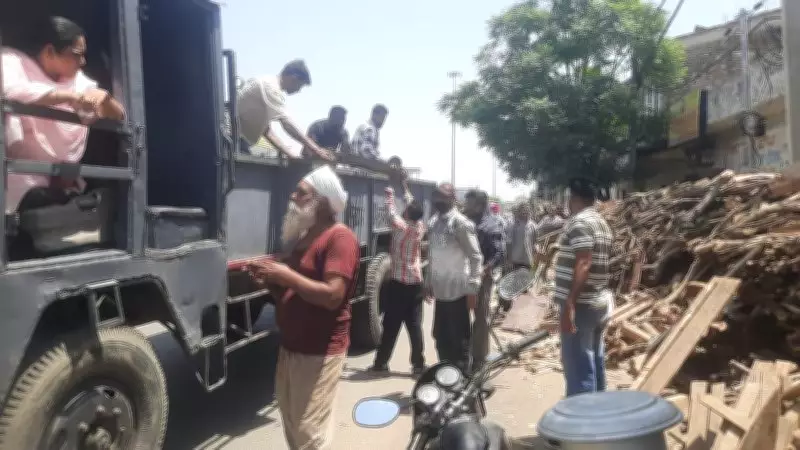 MC removes encroachments along key city roads in Amritsar