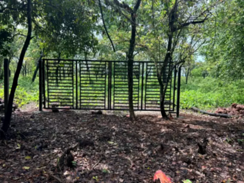 Metal Gate Erected on Comunidade Land in Mandur, Stop Work Order Issued