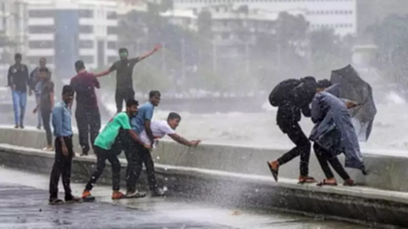 Monsoon Showers Drench Mumbai After Delay, Offering Relief from Heat and Water Stress