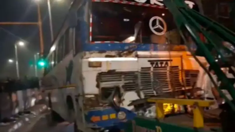 Motorcyclist Killed, 2 Injured as Bus Hits Vehicles in Delhi's Nand Nagri