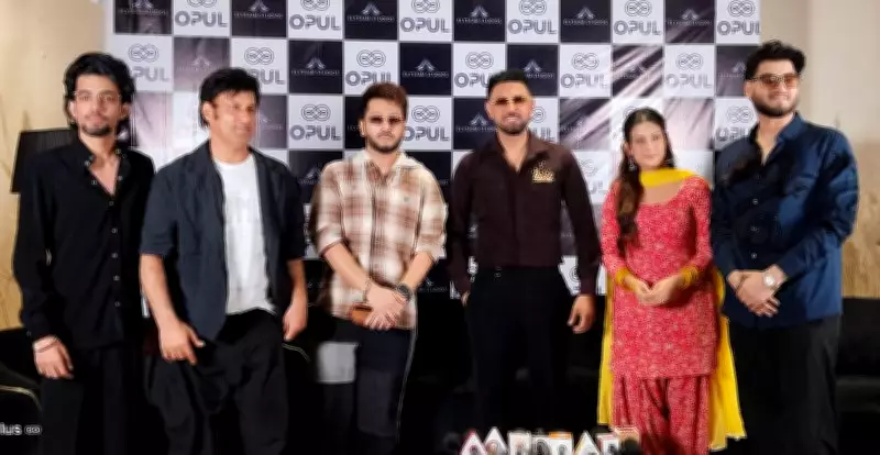 Muhabat Pur Junction Talk Show Debuts with Carry on Jatta 4 Stars