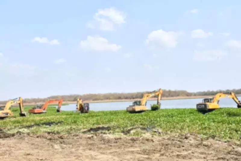 NMC Launches Massive Operation to Clear Ambazari Lake Water Hyacinth Before Monsoon