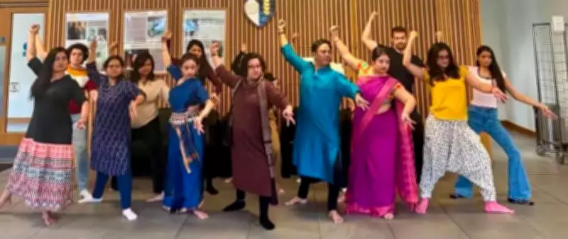 Odissi Dancer Dona Ganguly Conducts Workshop at Kellogg College