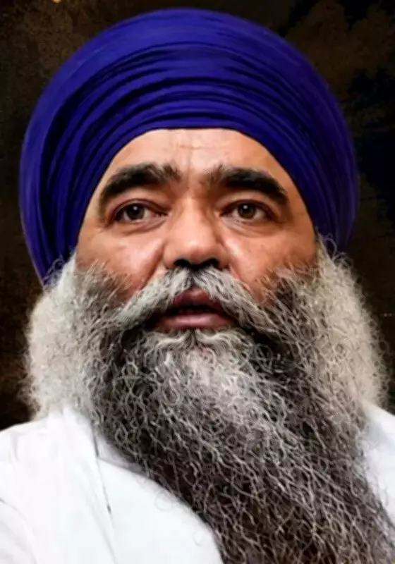 Panthic resentment grows over honour to Maharashtra minister at Sikh seminary