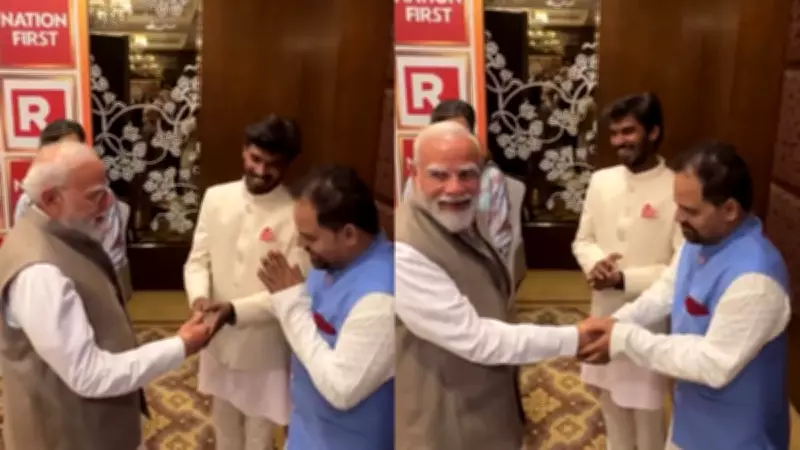 PM Modi's Light-Hearted Moment with Panchayat's Banrakas and Binod Video