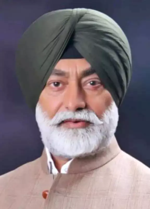 Punjab Congress uses 'broom insult' to attack AAP over 2015 sacrilege cases