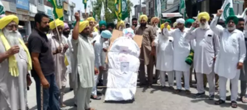 Punjab Farmer Unions Protest Against Police Action on Linemen in Patiala