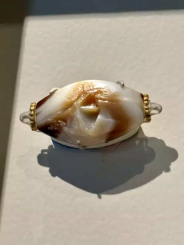 Pylos Combat Agate Rewrites History of Ancient Greek Art