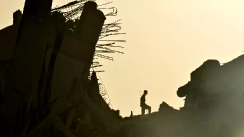 Rescuers Search Venezuelan Earthquake Rubble, Thousands Missing
