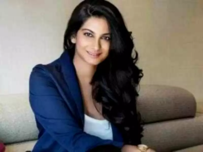 Rs 1.35 Crore Gold Jewellery Stolen from Rhea Kapoor's Team En Route to Met Gala