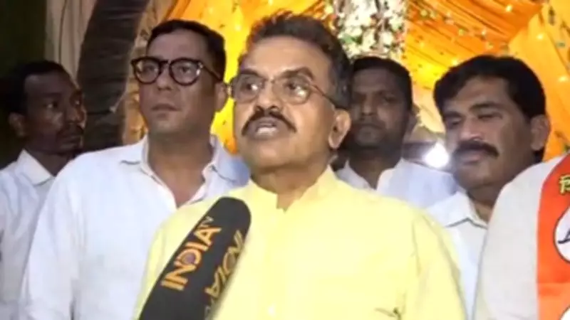 Sanjay Nirupam Claims 15-16 Uddhav Sena MLAs Ready to Join Shinde Faction